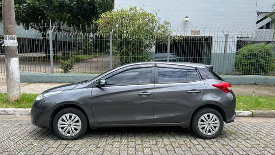 TOYOTA YARIS 1.3 16V FLEX XL LIVE MULTIDRIVE